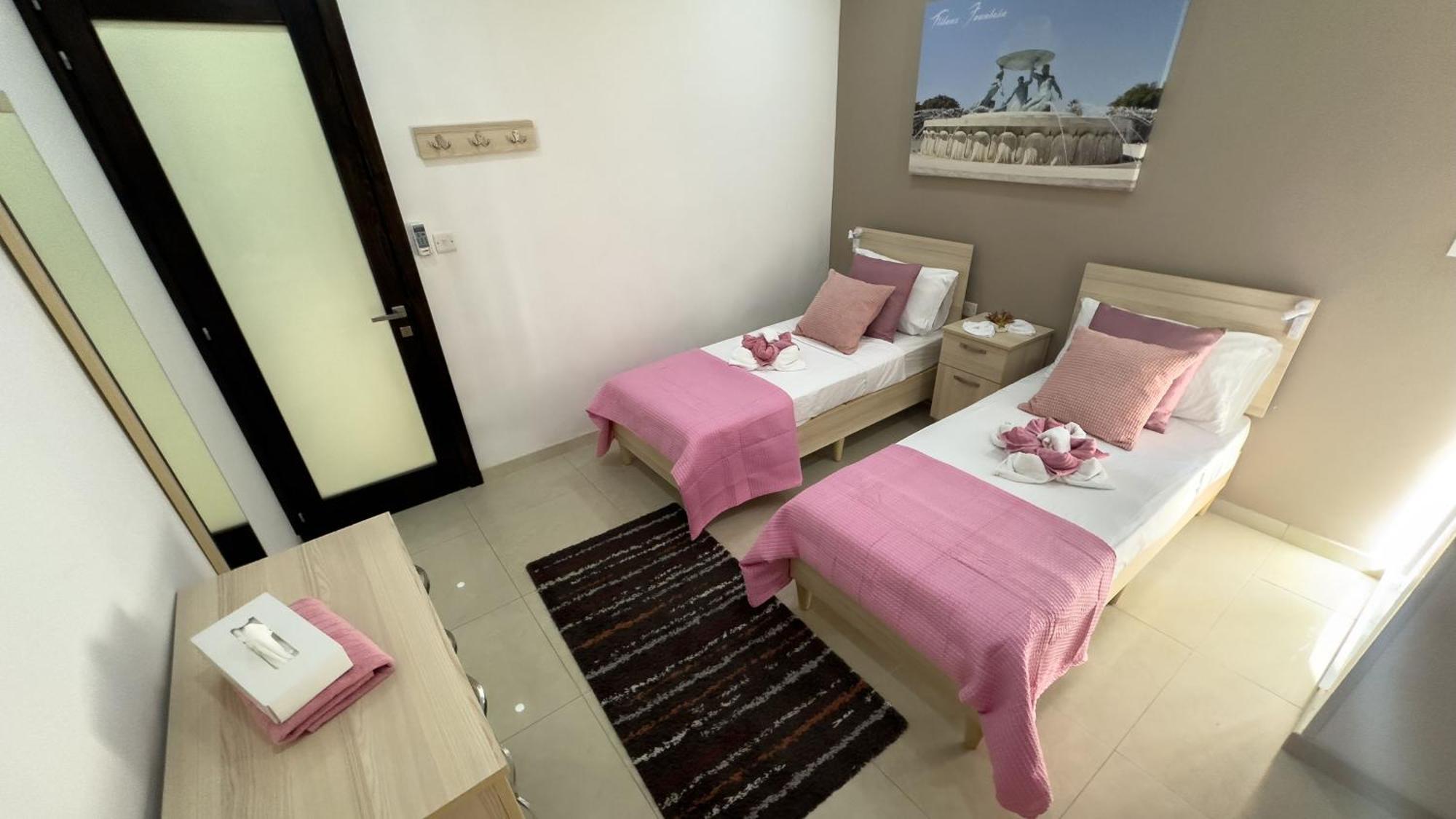 Apartament In Ta' Xbiex 3Br- 3 Min Yatch Marina Msida Esterno foto